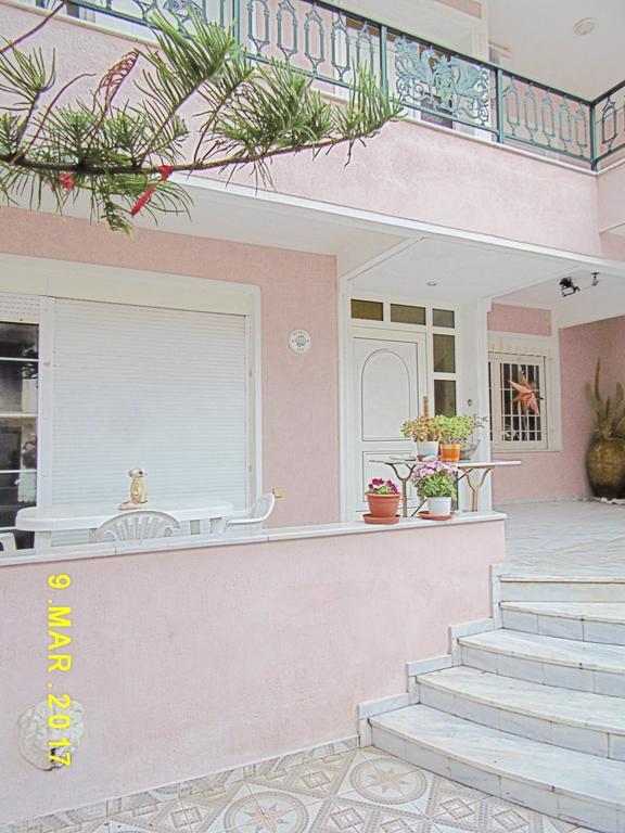 Spacious Apartment Corinth Exterior photo